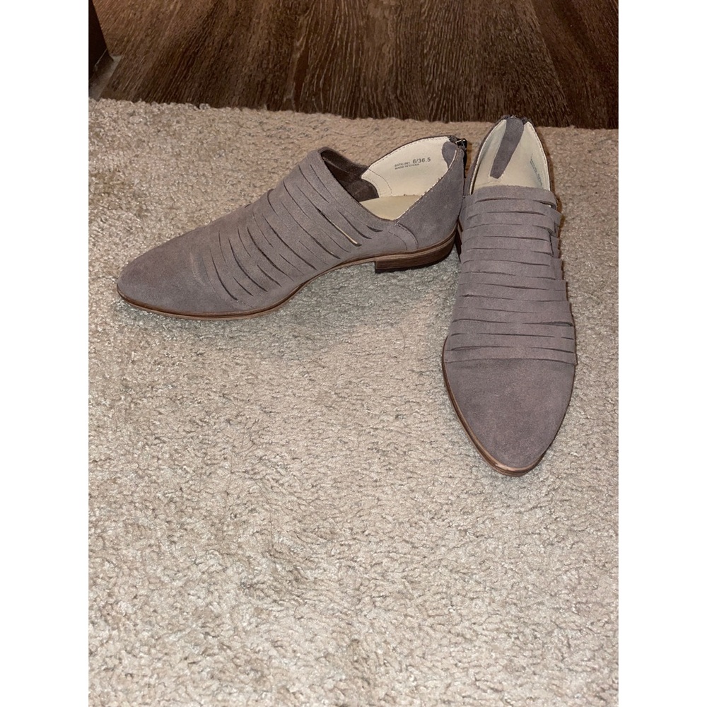 EUC sz 6 women tan loafer. Super cute for spring and summer! Great for fall too